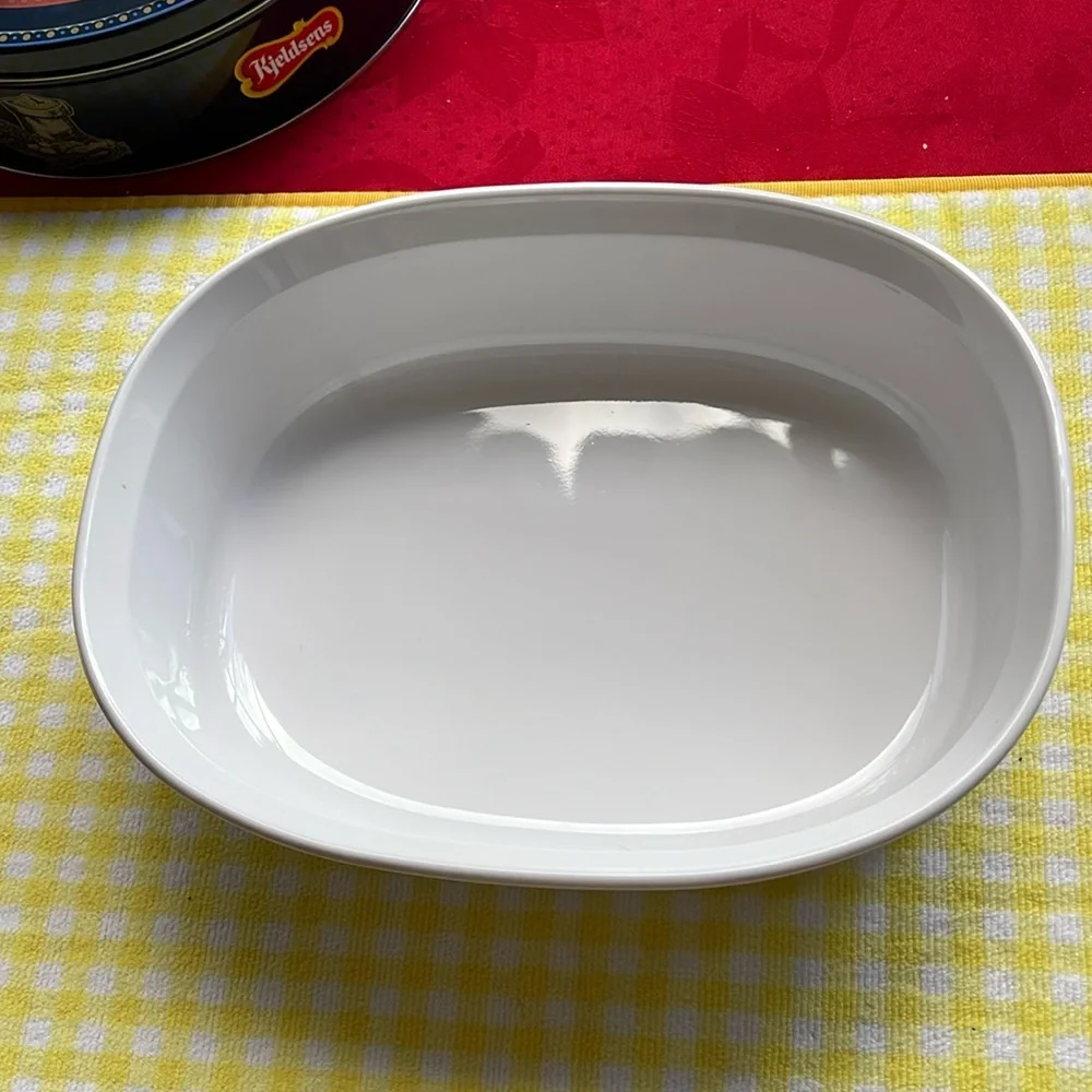 Vintage Corning Ware French White F- 2 - B,2.8 Liter Casserole Dish USA